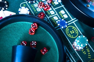 American Roulette wheel and betting layout on misteri togel live table